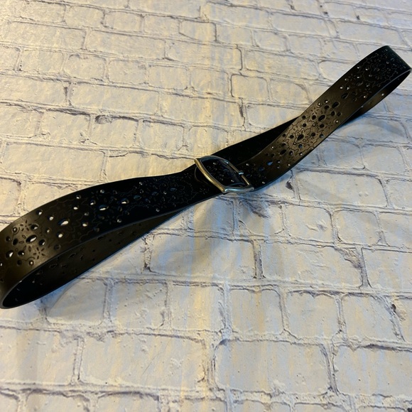 BOHO BLACK NON LEATHER WITH GUNMETAL BUCKLE AND STUDS ON FLORAL WITH CUTOUT BELT - Picture 7 of 8